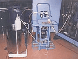 環境試験装置冷媒回収作業